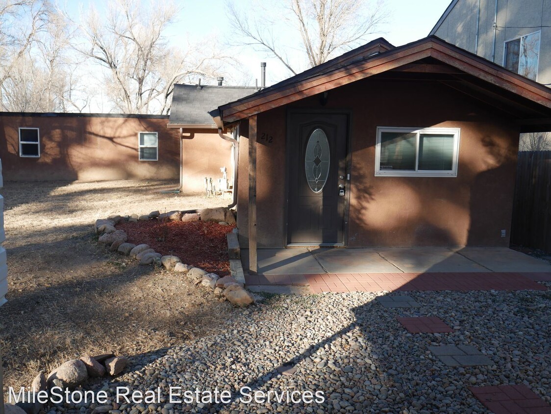 Primary Photo - 2 br, 1 bath House - 212 West Brookside St