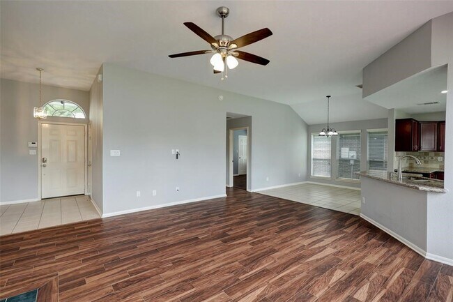 Foto del edificio - 9318 Tree Branch Dr