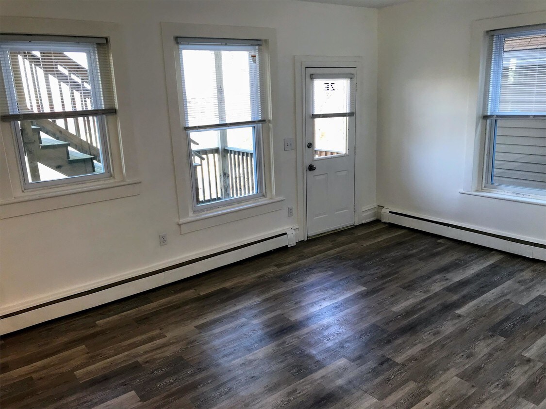 Foto principal - 1401 E 6th St