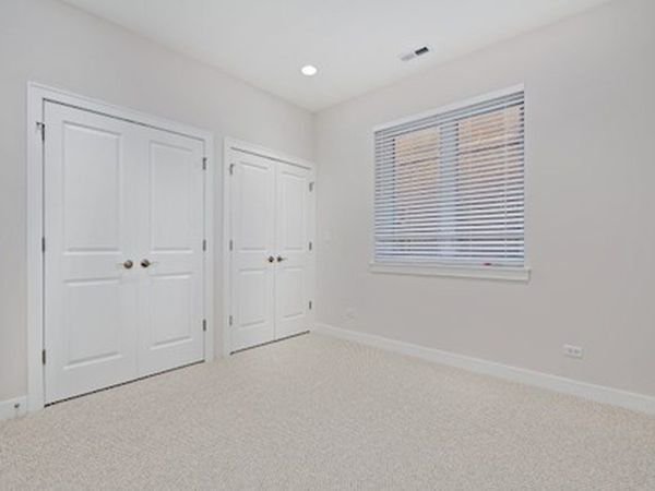 Foto del edificio - 3414 N Milwaukee Ave