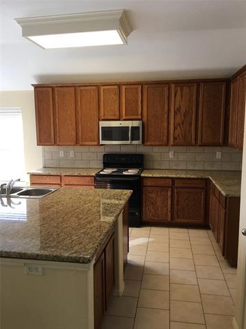 Foto del edificio - 3016 Hidden Meadow Ln