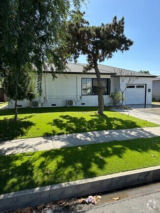 Building Photo - 12108 Dunrobin Ave