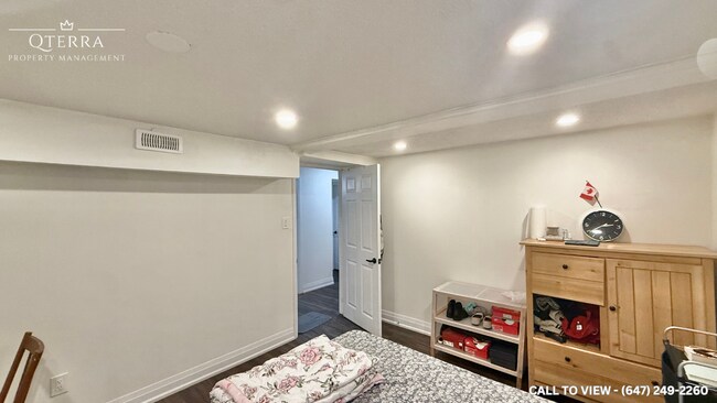 Building Photo - 3278 Wilmar Cres