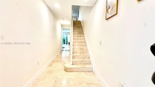 Foto del edificio - 814 NE 19th Ave