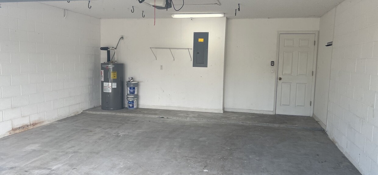 Building Photo - 2 Bed/ 2 Bath Available Now In University ...