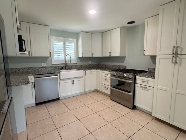 Foto del edificio - REMODELED Eustis 2/2 with NO HOA!