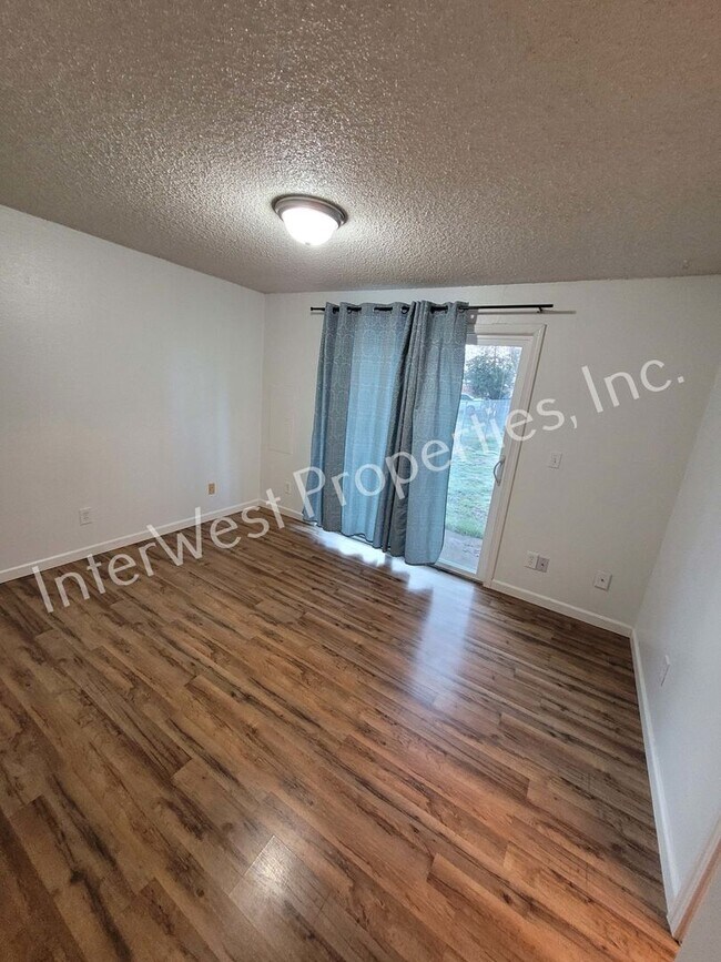 Building Photo - WACKER03