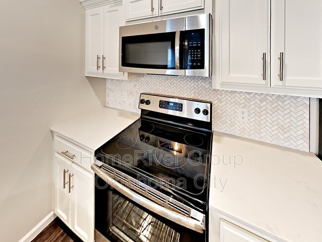 Building Photo - 417 Summit Ridge Dr