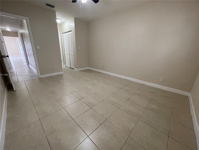 Foto del edificio - 7621 SW 10th Ct