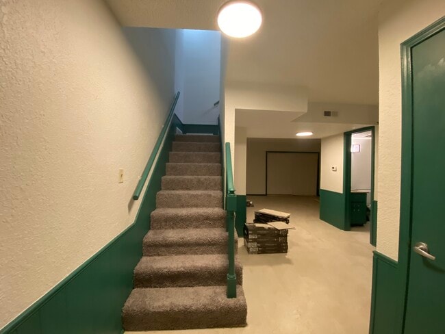 Building Photo - 1633 Glenn Bo Dr