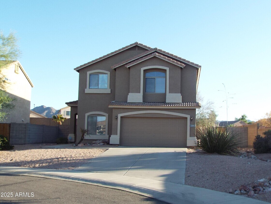 Foto principal - 24002 W Lasso Ln