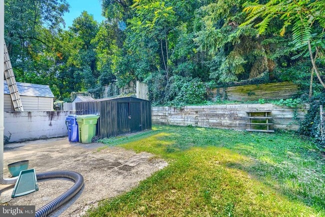 Building Photo - 6110 Everall Ave