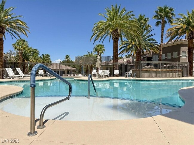 Foto del edificio - 9050 W Warm Springs Rd