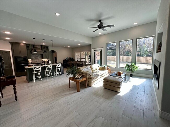 Building Photo - 1581 Bristol Ln