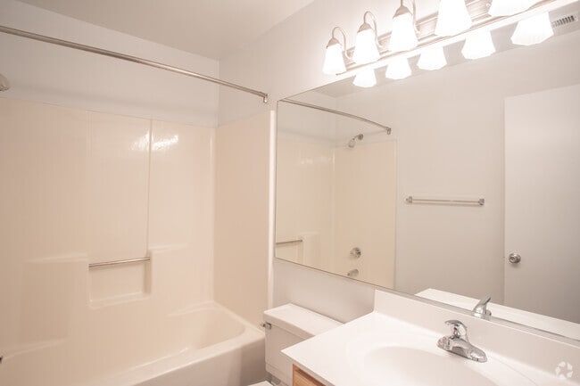 2BR,2BA,-975SF Classic - Courts at Yorkshire Downs