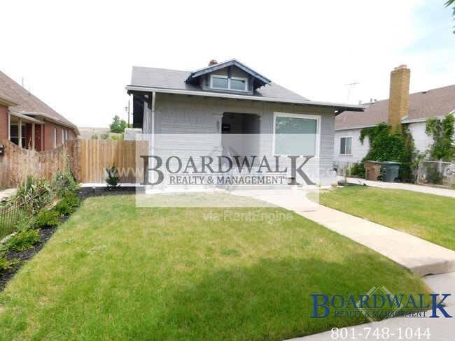 Building Photo - 657 Warnock Ave