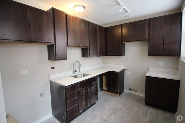 Building Photo - 3108 W Sunnyside Ave