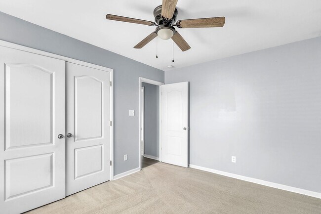 Building Photo - Follow the Yellow brick Road to 4906