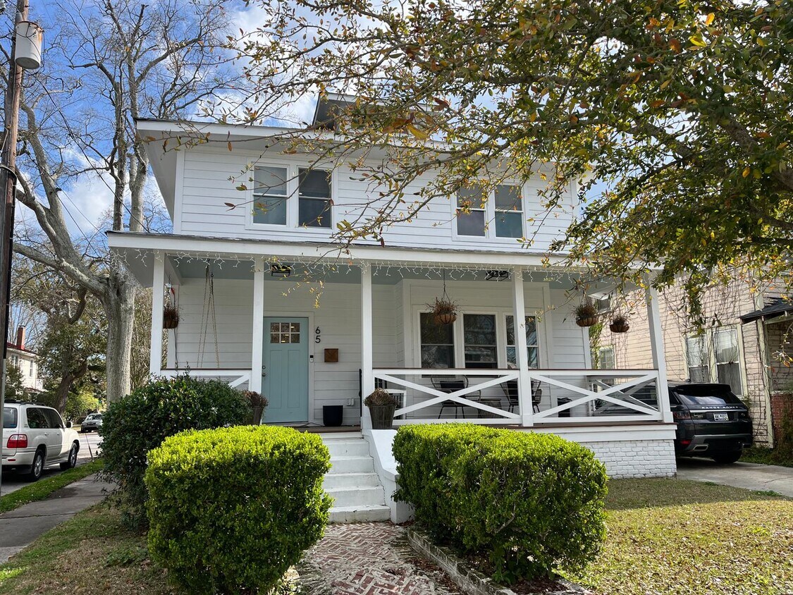 Primary Photo - 4 Bedroom 3 Bath Furnished House in Downto...