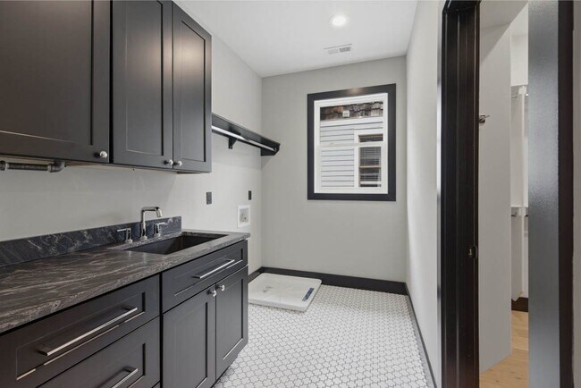 Foto del edificio - 1712 Straightway Ave