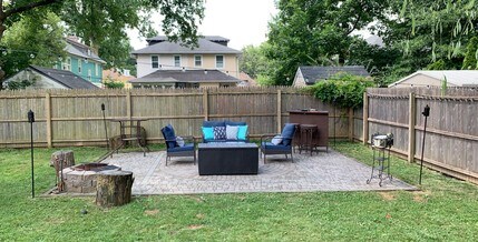 Shared backyard - 322 Paxson Ave