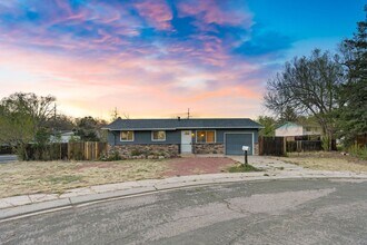 Building Photo - 2436 Launcelot Ct