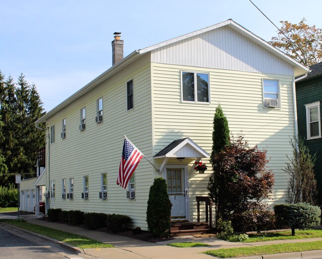 Front entrance - 115 River St