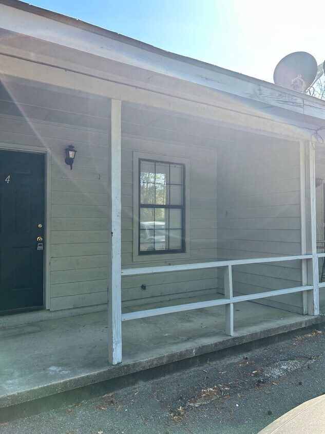 421 W King Ave Unit 4, Kingsland, GA 31548 Room for Rent in Kingsland