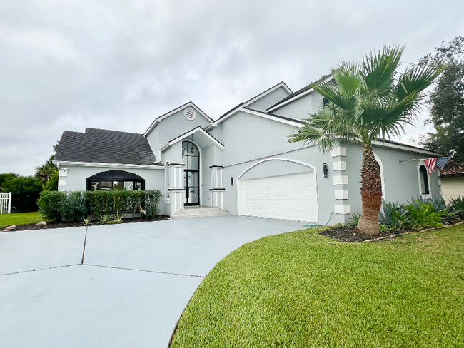 Building Photo - 709 Avenida Escandon