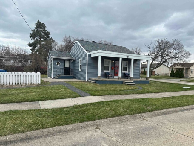 Building Photo - 12214 Louisiana Ave