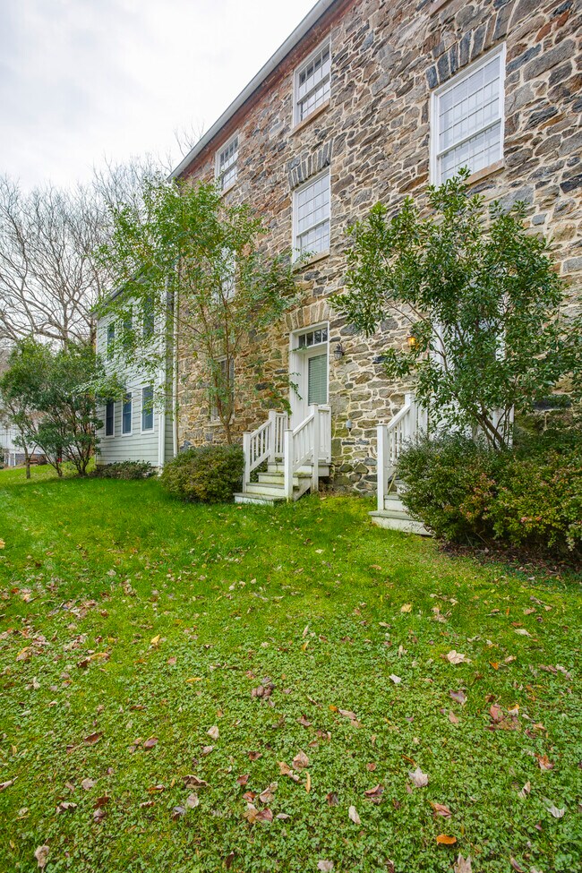 Building Photo - 835 Oella Ave