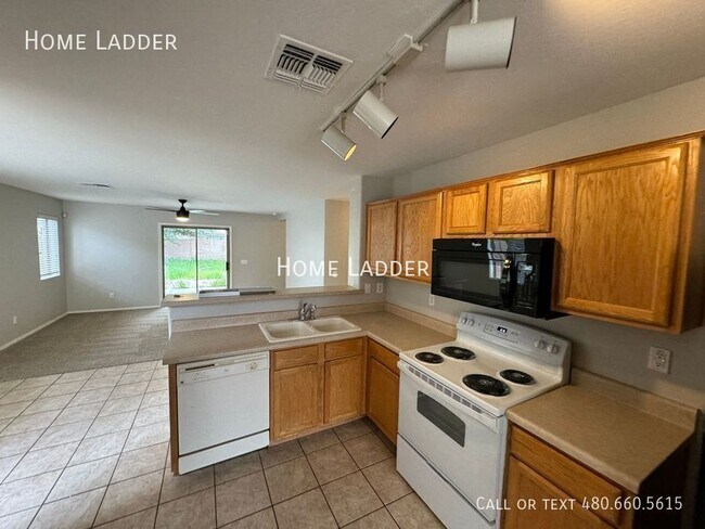 Foto del edificio - 44871 Gavilan Dr