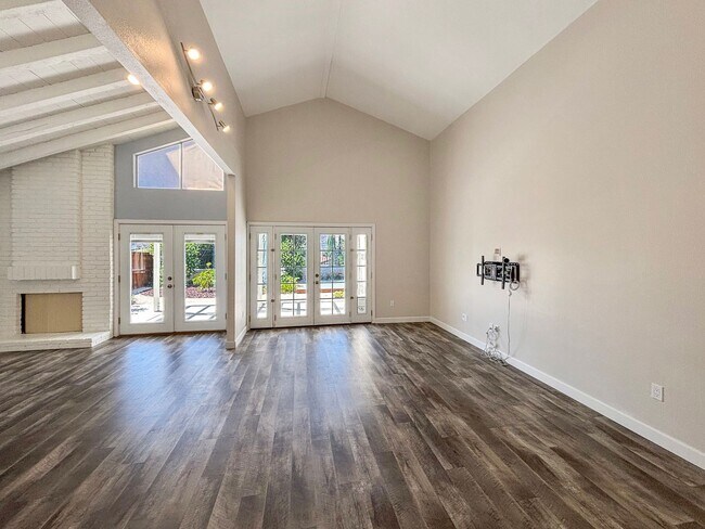 Foto del edificio - Stunning 3BD/2BA House in San Carlos w/ Ce...