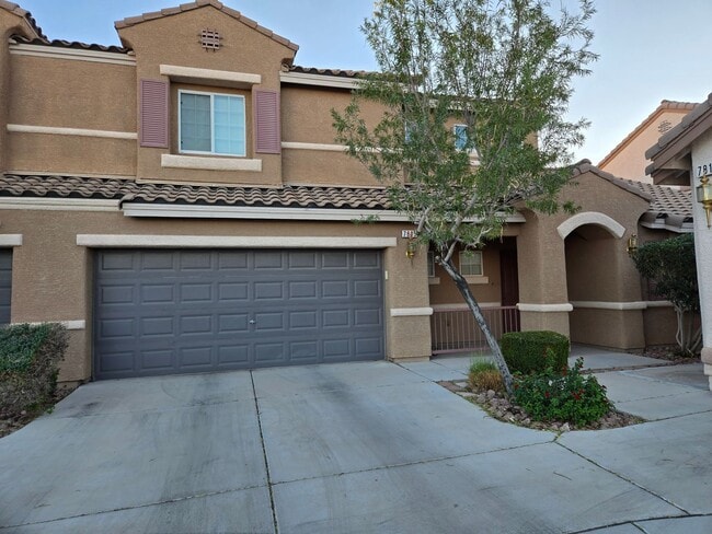 Foto del edificio - A Fabulous 3 Bedroom, 2.5 Bathroom, 2 Car Garage Townhome in NW Las Vegas