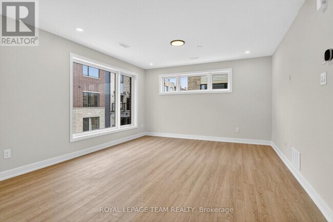 Photo du bâtiment - 301 Glenroy Gilbert Dr