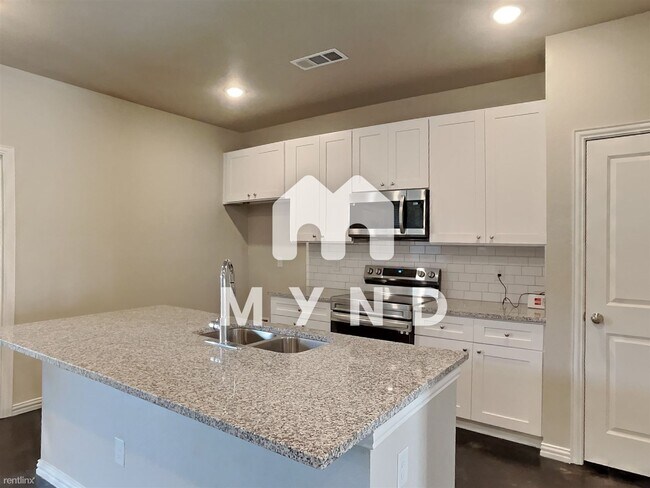 Building Photo - 3 br, 2.5 bath Townhome - 420 Willow Cross...
