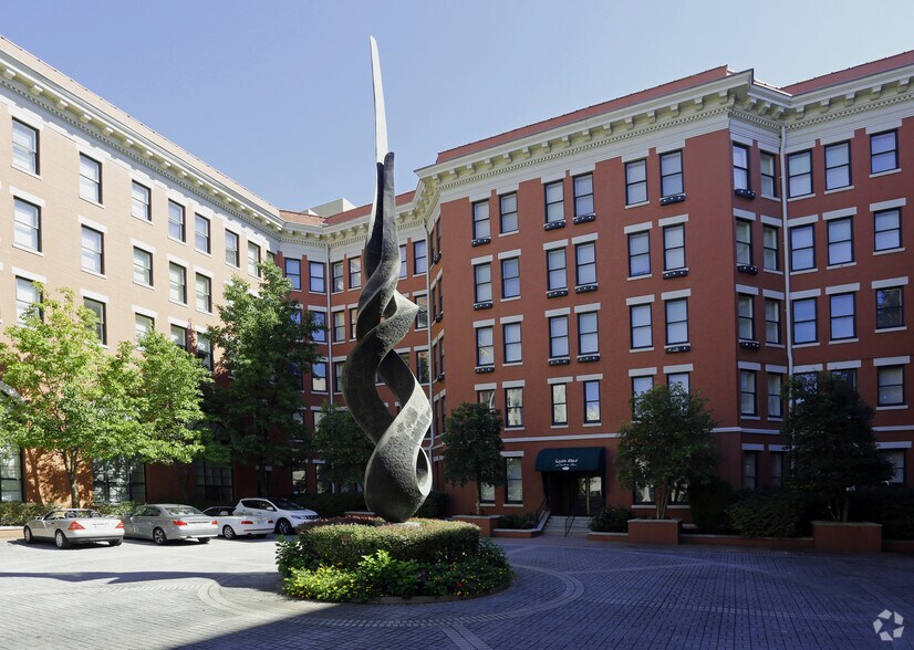 Gayoso House & Pembroke Square Rentals Memphis, TN