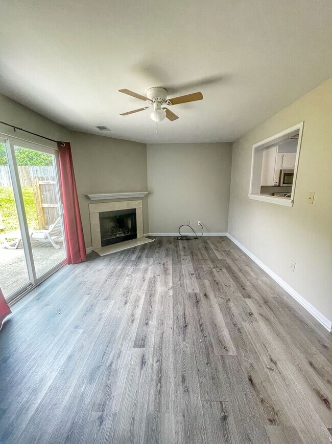 Building Photo - 1413 Applegate Dr