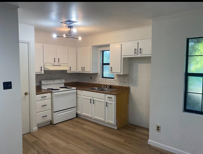 Foto del edificio - 1740 Walker St
