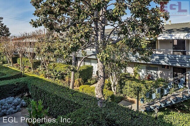 Foto del edificio - 5626-5630 Sultana Ave