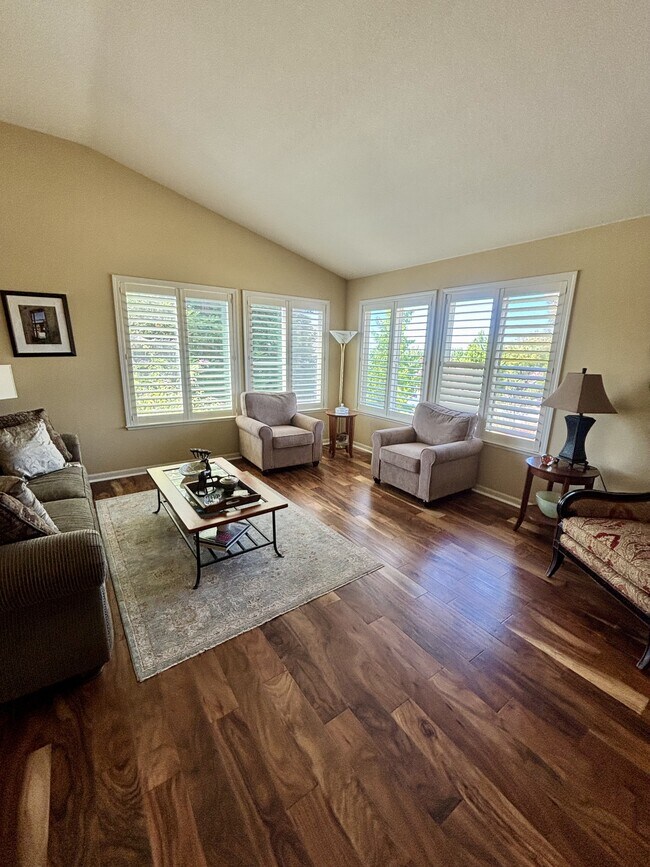 Building Photo - 901 Morgan Ranch Dr