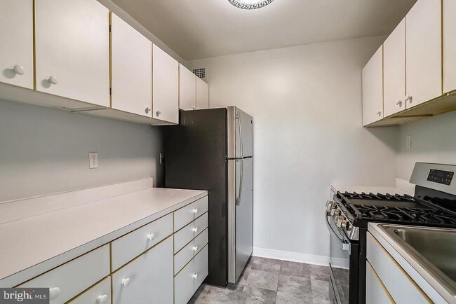 Foto del edificio - 4201 Cathedral Ave NW