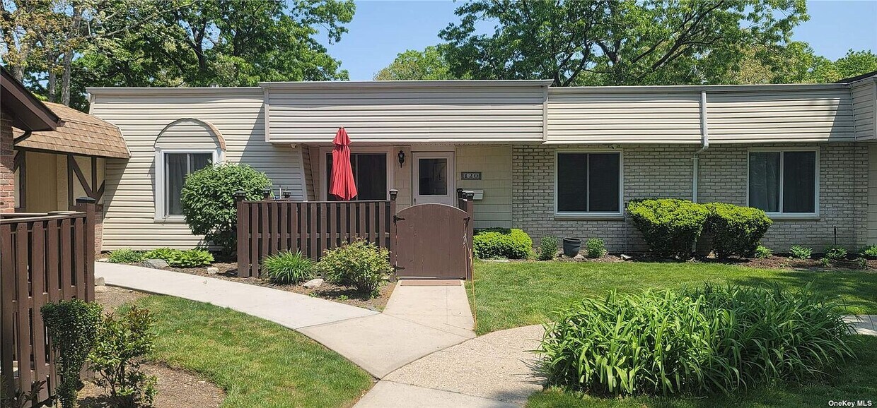 120 Glen Hollow Dr Unit 120, Port Jefferson Station, NY 11776 Condo
