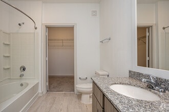 2BR, 2BA - 1,176SF - East Bay Flats Apartments