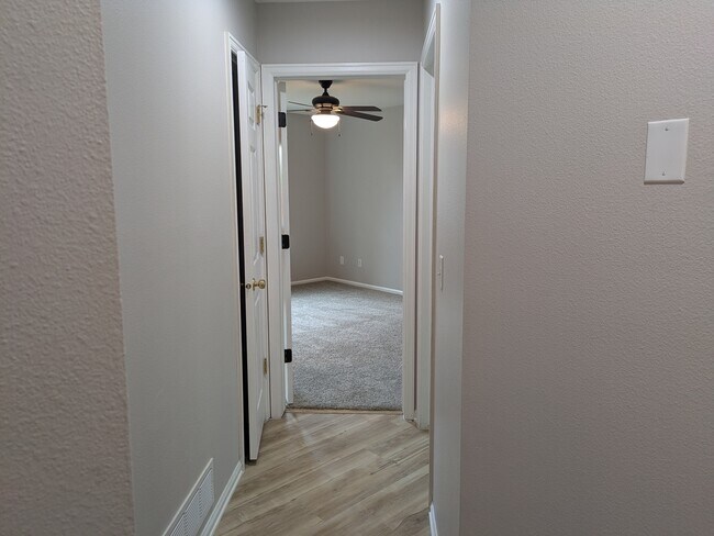 Foto del edificio - 2067 Woodpark Dr