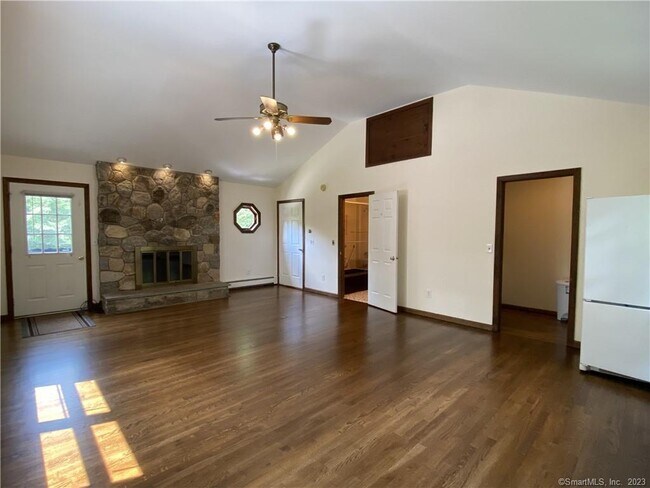 Foto del edificio - 51 Chestnut Hill Rd