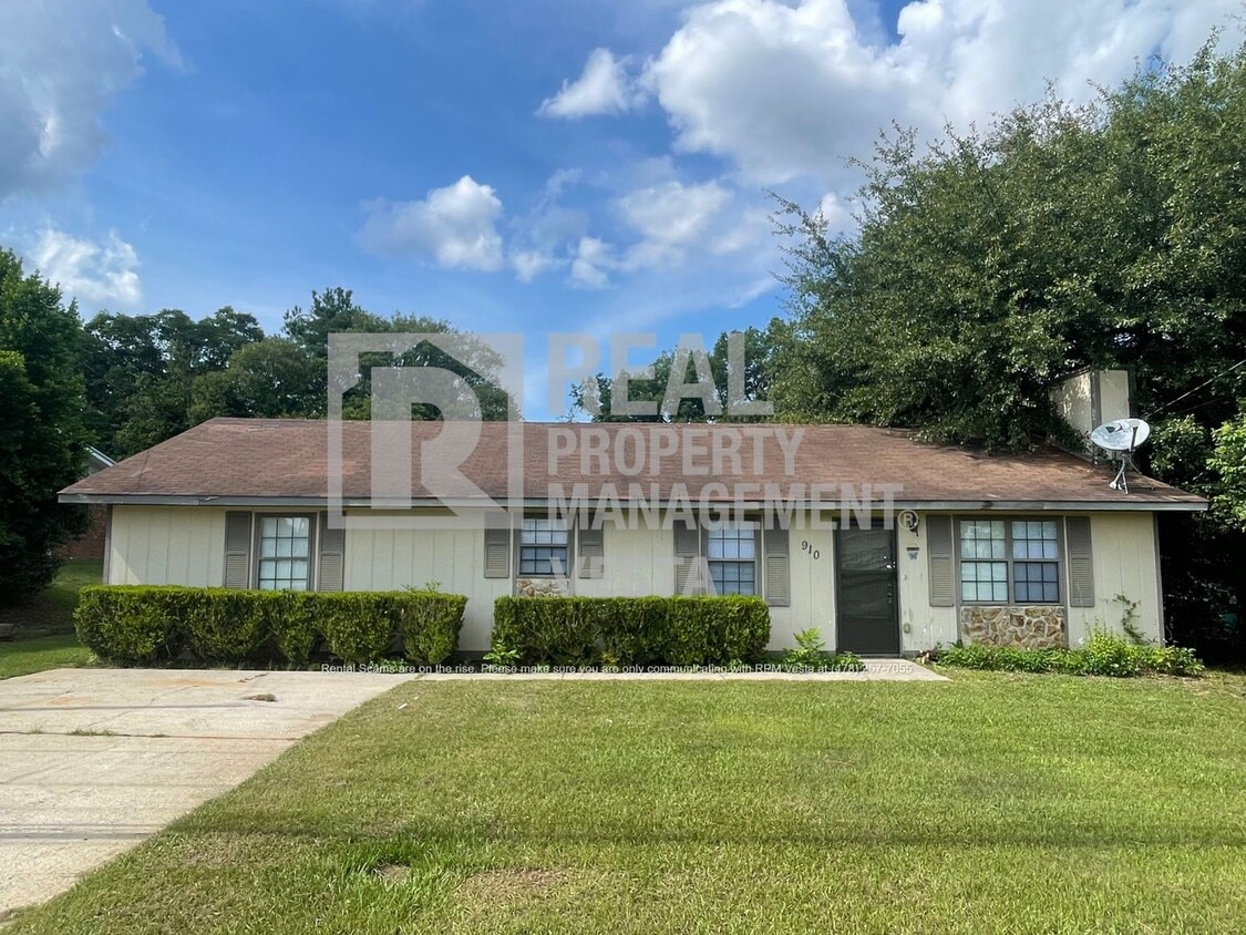 Foto principal - Three Bedroom Home in Warner Robins