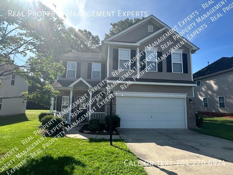 Primary Photo - Spacious 4 Bedroom 2.5 Bath Home in Charlo...