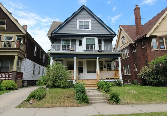 Foto del edificio - 2837 N Frederick Ave