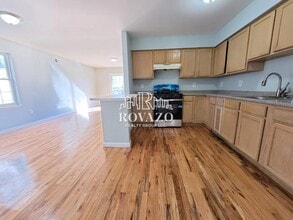 Building Photo - 921 Hunterdon St